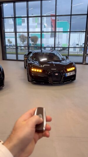 Daniel Abt Instagram - So startest du einen 3.500.000€ Bugatti Chiron Sport. Thank me later 🤝🏻 #bugatti #bugattichiron #bugattichironsport