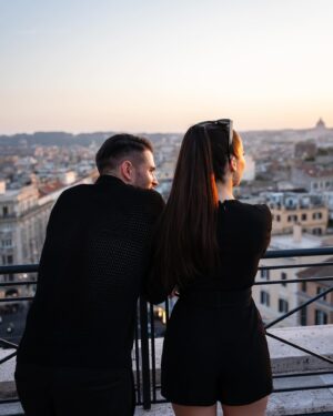Daniel Abt Instagram - Cheers to all the people making my 2023 amazing. Love you 🤍 Wollte zuerst auch einen Zusammenschnitt der schönsten Momente machen. Aber es zählt eigentlich nicht was man erlebt sondern nur mit wem. Wünsche euch einen guten Start ins neue Jahr ✨ 2024 let‘s go 🚀