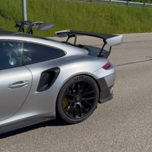 Daniel Abt Instagram - GT3 RS oder GT2 RS? 🤯 Diese Frage kommt so oft und liegt wahrscheinlich am Ende des Tages am persönlichen Geschmack. Ich habe trotzdem mal versucht euch im neuen Video die wichtigsten Unterschiede zu zeigen. Jetzt auf YouTube 🚀 Welcher wäre eure Wahl?
