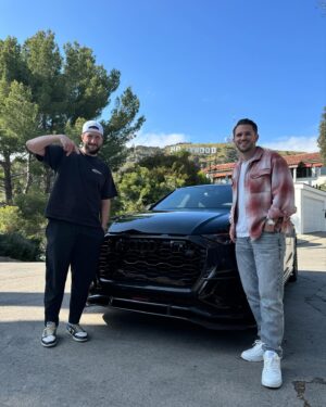 Daniel Abt Instagram - Auto ausliefern Hollywood Edition 🌴 Wir haben das Auto von @heybigmike zu einem ABT RSQ8-R umgebaut. Wollte es mir nicht nehmen lassen das Auto selbst auszuhändigen und bin deswegen nach Los Angeles geflogen. War ein verrückter Dreh habe aber nichts anderes erwartet 😅 Video dazu jetzt auf meinem YouTube Kanal. @abt_sportsline