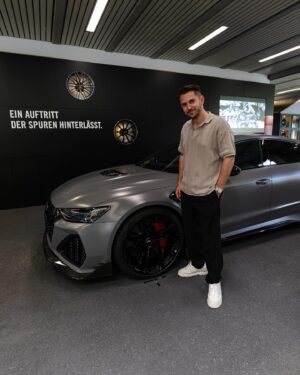 Daniel Abt Instagram - 💥Gewinnspiel: 1000PS kann man nicht beschreiben. Die muss man erleben 🚀 Deswegen möchte ich heute mal wieder eine Mitfahrt im ABT RS7 Legacy Edition mit Videodreh & Firmenrundgang an euch verlosen. Was du dafür tun müsst: 

- Folge @daniel_abt 
- Like diesen Beitrag
- Kommentiere warum ausgerechnet du oder jemand dem du es wünscht mitfahren sollte

Die Gewinner werden zeitnah kontaktiert und eingeladen. Viel Glück 🤞🏻