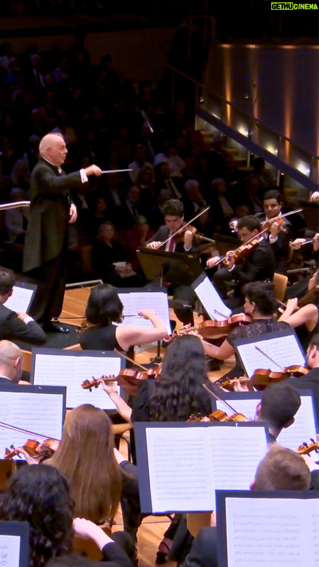 Daniel Barenboim - 3.9K Likes - Bruckner by the West-Eastern @divanorchestra & Maestro @DBarenboim to end a PBS @NewsHour Special Report.
The report was broadcast yesterday evening in the United States, and it concluded with an excerpt of Bruckner’s 9th symphony from our 20th-anniversary concert at the Berlin Philharmonie in October 2019. The segment also made reference to the origins of the project founded in 1999 by Edward W. Said and Maestro Barenboim, as a need to seek an alternative response to the conflict.
📲 You can find the link to the report on our Facebook page, as well as on the PBS NewsHour website or on its YouTube channel.