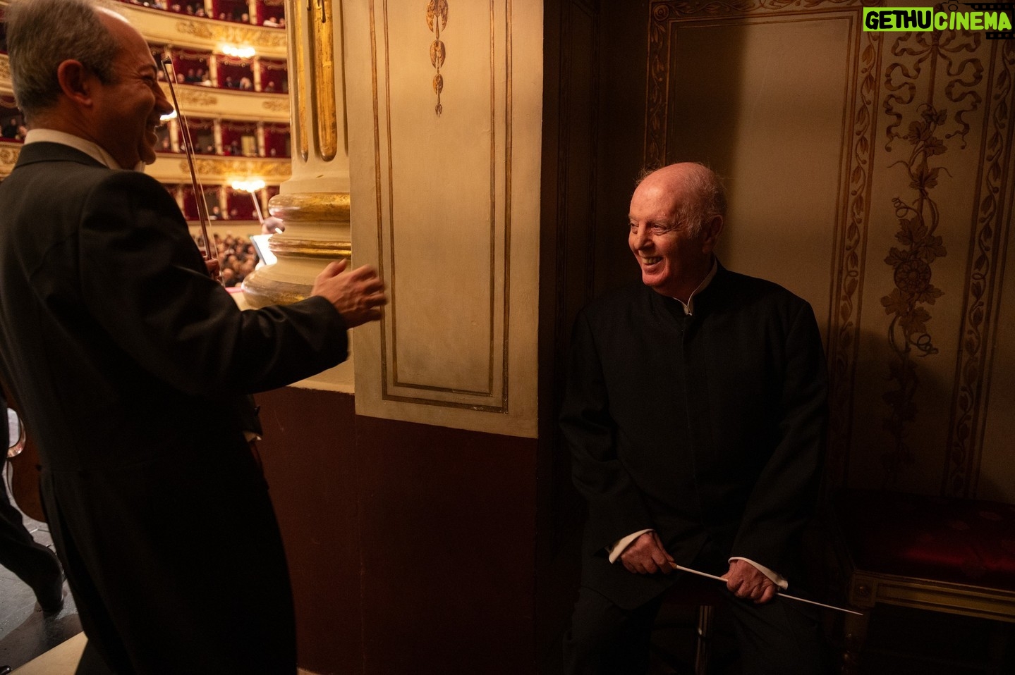 Daniel Barenboim - 4.3K Likes - A very warm reception for Daniel Barenboim at the @filarmonicadellascala earlier this week, where he led the orchestra in an all-Beethoven program.
📸 © Scala Philharmonic | Giorgio Gori
___
#maestro #conductor #philharmonic #classicalmusic