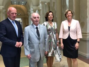 Daniel Barenboim Instagram - This week, a new portrait of Daniel Barenboim was unveiled in the hall of Berlin’s House of Representatives. The portrait was commissioned after Barenboim was named a Berlin Citizen of Honor last April by Mayor Franziska Giffey. The award honors Barenboim’s 30 years as General Music Director of the @StaatsoperBerlin, as well as his role in the creation of the @BarenboimSaidAkademie and @DivanOrchestra.