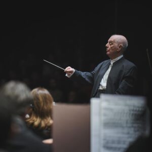 Daniel Barenboim Instagram - Daniel Barenboim leads a program of symphonic works by Beethoven at @MaggioMusicale. 

Photo Credit: Michele Monasta (@monasta_stagephoto)