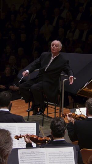 Daniel Barenboim Instagram - 🎹💛 #OTD in 1964 Daniel Barenboim played his debut with the Berliner Philharmoniker. Today, we celebrate with this performance, when childhood friends Daniel Barenboim and Martha Argerich performed Robert Schumann’s Concerto for Piano and Orchestra in A minor together in 2023. Enjoy the whole concert in the Digital Concert Hall! Link in bio!
#BerlinPhil #DigitalConcertHall #MusiciansofInstagram #DanielBarenboim #MarthaArgerich #PianoConcerto #Schumann #ClassicalMusic