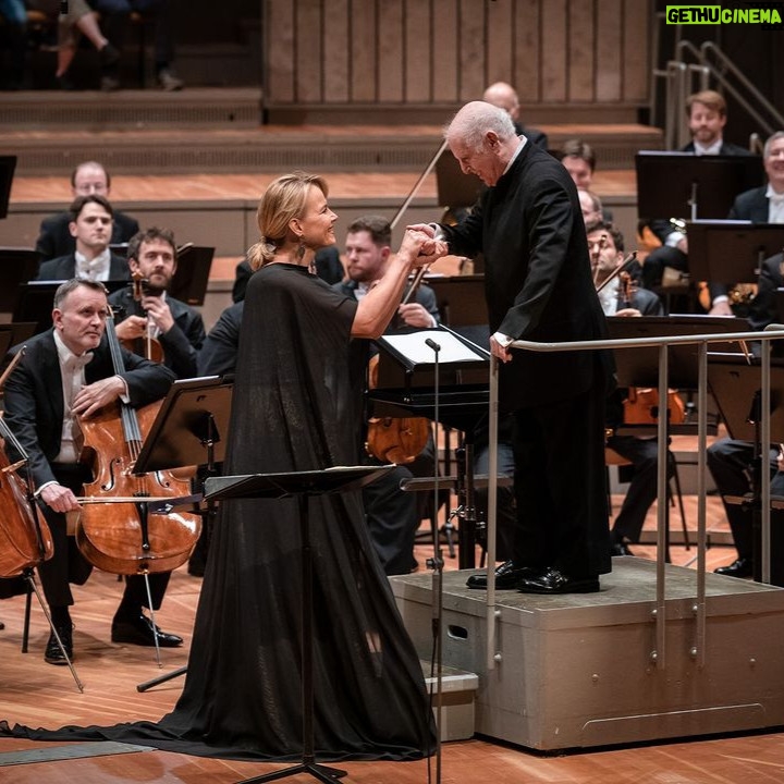 Daniel Barenboim - 3.8K Likes - Highlights from Berlin: Daniel Barenboim conducts a program of Fauré, Wagner and Franck with the @BerlinPhil. Mezzo-soprano @Elina.Garanca joins as the soloist for Wagner’s “Wesendonck-Lieder.
📸 Stephan Rabold