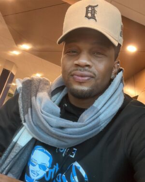 Daniel Bellomy Instagram - Every action has a reaction. Thoughts become things. As a man thinketh so is he. 💭💭🚌🚌 Jeremiah 29:11 #trustGodsplan #waitonthelord #wait 
GOODMORNING ☀️😎 #ikeareadyforcollege #mm4y