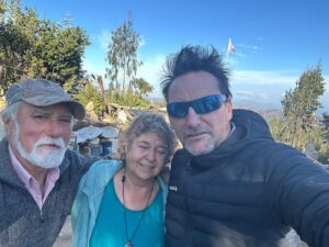 Daniel Fuenzalida Instagram - Hace mucho tiempo que no visitaba  a mis amigos Dante Quarzo y Laly en Quintay , una tarde tranquila , amena , y de linda conversación , personas de verdad , se los recomiendo vengan a sus terapias , les dejo el cel de Dante pidan hora para reservar al  56 9 9051 2526