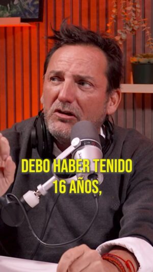 Daniel Fuenzalida Instagram - 💔 y ustedes que hicieron con ese amor que no los pescaba en el colegio o en el barrio??? 

Jajajaja yo parece que me pasé 😂😂😂
Mira el capítulo 30 del #comoestanlosweones suscríbete YouTube y Spotify todos los links en mis stories destacadas buena semanaaaaa !!!! 💪🏼💪🏼💪🏼 @rosario.la.bravo