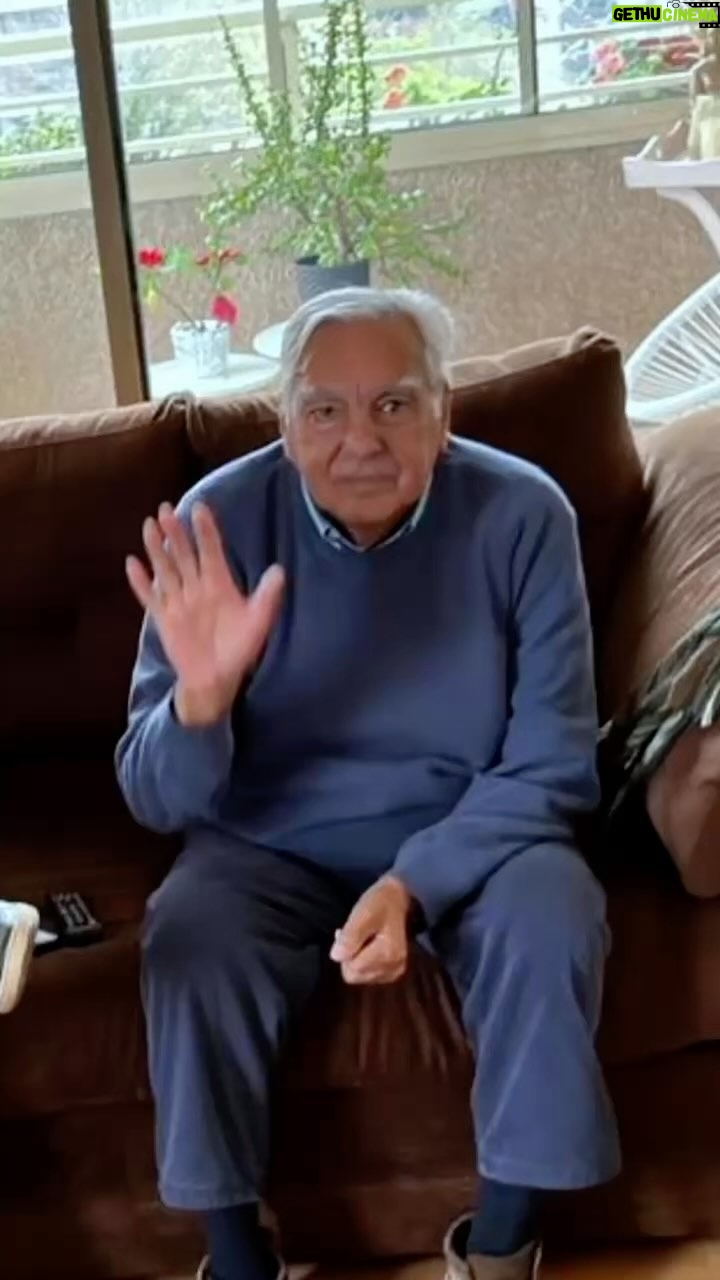 Daniel Fuenzalida - 16.7K Likes - Esta foto es el último día del papá que pasamos juntos , solo te puedo saludar así Papá , escuchando tu voz y tus consejos , después de un episodio muy fuerte profesional estabas ahí para darme tu apoyo y palabras , que razón tenías!!!siempre las puertas se abren ( y como ayudaste desde arriba para que eso sucediera junto a la mamá ) siempre hay que estar tranquilo pase lo que pase en todos los aspectos de la vida , GRACIAS PAPA besos al cielo y feliz día , es mi manera que encontré para saludarte en este primer día del papá sin ti, te amo infinito
