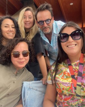 Daniel Fuenzalida Instagram - Hoy fue un día muy especial y hermoso, compartiendo con el gran equipo de @ahoracaigochile de @tvn. Fue gratificante poder reunirnos fuera del canal para conocernos mejor y compartir momentos. Además, seguir cultivando la buena energía entre nosotros es fundamental. Estoy agradecido por tener la fortuna de trabajar en lo que me apasiona, y más aún al contar con un equipo tan increíble como este. Quiero agradecer a todos por elegirnos cada tarde. ¡Sigamos trabajando juntos y que viva @ahoracaigochile por mucho tiempo más!