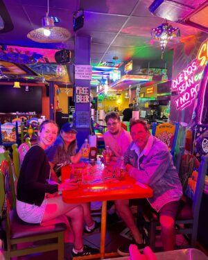 Daniel Fuenzalida Instagram - El 2021 cuando vinimos a Nueva York me hablo por Instagram ella “La Roxy” que si nos podíamos conocer y le dije claro pongámonos de acuerdo , nos juntamos en New Jersey , y después de conocerla nació una amistad linda ella es linda persona , llego a los 20 años acá a EEUU es decír mas de 30 , se vino con su papá después que las cosas no anduvieron bien en chile , su papá fue circense y esa historia me motivó mucho a poder conocernos y hoy día ser amigos , gracias por tanto Roxy  @roxymorenaa por tu cariño y buena onda , eres de esas personas que uno quiere estar cerca, y hoy conocí a tu hijo un 7 un gran abrazo y fue rico vernos