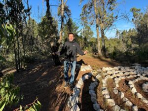 Daniel Fuenzalida Instagram - Hace mucho tiempo que no visitaba  a mis amigos Dante Quarzo y Laly en Quintay , una tarde tranquila , amena , y de linda conversación , personas de verdad , se los recomiendo vengan a sus terapias , les dejo el cel de Dante pidan hora para reservar al  56 9 9051 2526