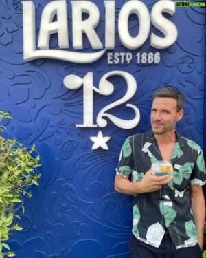 Daniel Grao Instagram - SORTEO CERRADO. Ayer vivi en primera persona la experiencia #AtardeceresLarios en #StarliteCatalanaOccidente2021, en colaboración con @lariosgin_es. Si vosotros también queréis disfrutar este plan, ¡estáis de suerte! Os traigo un sorteo que os puede interesar. Uno de vosotros podrá asistir a un concierto en directo, al aire libre, en el palco VIP de Larios en Starlite el día 30 de agosto con 3 amigos. 

 Para participar sólo tienes que:

1. Ser seguidor mío, de @lariosgin_es 
2. Mencionar en comentarios a las 3 personas con la que vivirías #AtardeceresLarios (puedes participar todas las veces que quieras) 

Puedes participar hasta el 23 de agosto y anunciaré al gandor@ en este post el 24 de agosto ¡Mucha suerte a tod@s!
*Experiencia válida para mayores de 18 años y para España (península). No incluye desplazamientos ni alojamiento 
**Recuerda hacer un consumo responsable.

GANADOR:  @mariangeles.reylosada