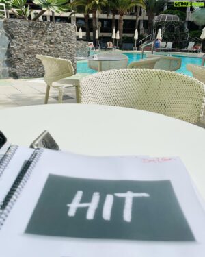 Daniel Grao Instagram - Hoy toca estudiar.
Pero en @seasidesandybeach
Gracias @gcwellness