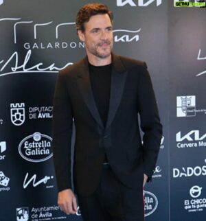 Daniel Grao Instagram - Gracias @galardonesalcazaba por mi premio a Mejor Actor De Series
Y por vuestro cariño y atención ♥️
@garaytalentoficial @lavidarima14 @uniondeactores