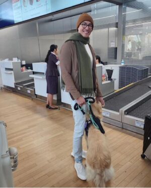 Daniel Henney Instagram - With incredible help from @hyony.kim at Dog Us Planet….we have successfully adopted and re-homed “Sa Chil” from Seoul to America!! I flew back with him from Korea to LA last week:)) He is now “Miso” (smile) and has met his incredible new family @monettemoio and @seanymacd …..Thank you so much to all that made this possible…From being found on the streets…to a new life in the states!! Video of our journey to come soon!  If you’re interested in adopting from Korea pls contact @dog_us_planet or @hsiglobal for details!! #adoptdontshop  도그어스플래닛의 도움으로 사칠이를 리홈 하는데 성공했어요. 사칠이가 지낼 새로운 곳에서의 이름은 미소에요!! 저와 함께 한국에서 비행기를 타고 와서 사칠이의 새로운 엄마 아빠를 만났답니다.

만약, 한국에서 강아지 입양에 관심이 있으시면 도그어스플래닛 @dog_us_planet 으로 연락주시면 아주 잘 도와주실거에요.