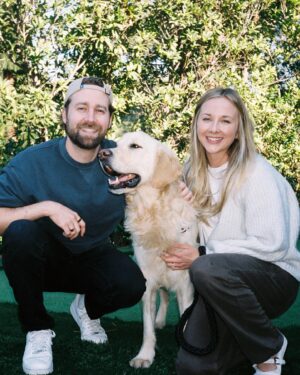 Daniel Henney Instagram - With incredible help from @hyony.kim at Dog Us Planet….we have successfully adopted and re-homed “Sa Chil” from Seoul to America!! I flew back with him from Korea to LA last week:)) He is now “Miso” (smile) and has met his incredible new family @monettemoio and @seanymacd …..Thank you so much to all that made this possible…From being found on the streets…to a new life in the states!! Video of our journey to come soon!  If you’re interested in adopting from Korea pls contact @dog_us_planet or @hsiglobal for details!! #adoptdontshop  도그어스플래닛의 도움으로 사칠이를 리홈 하는데 성공했어요. 사칠이가 지낼 새로운 곳에서의 이름은 미소에요!! 저와 함께 한국에서 비행기를 타고 와서 사칠이의 새로운 엄마 아빠를 만났답니다.

만약, 한국에서 강아지 입양에 관심이 있으시면 도그어스플래닛 @dog_us_planet 으로 연락주시면 아주 잘 도와주실거에요.