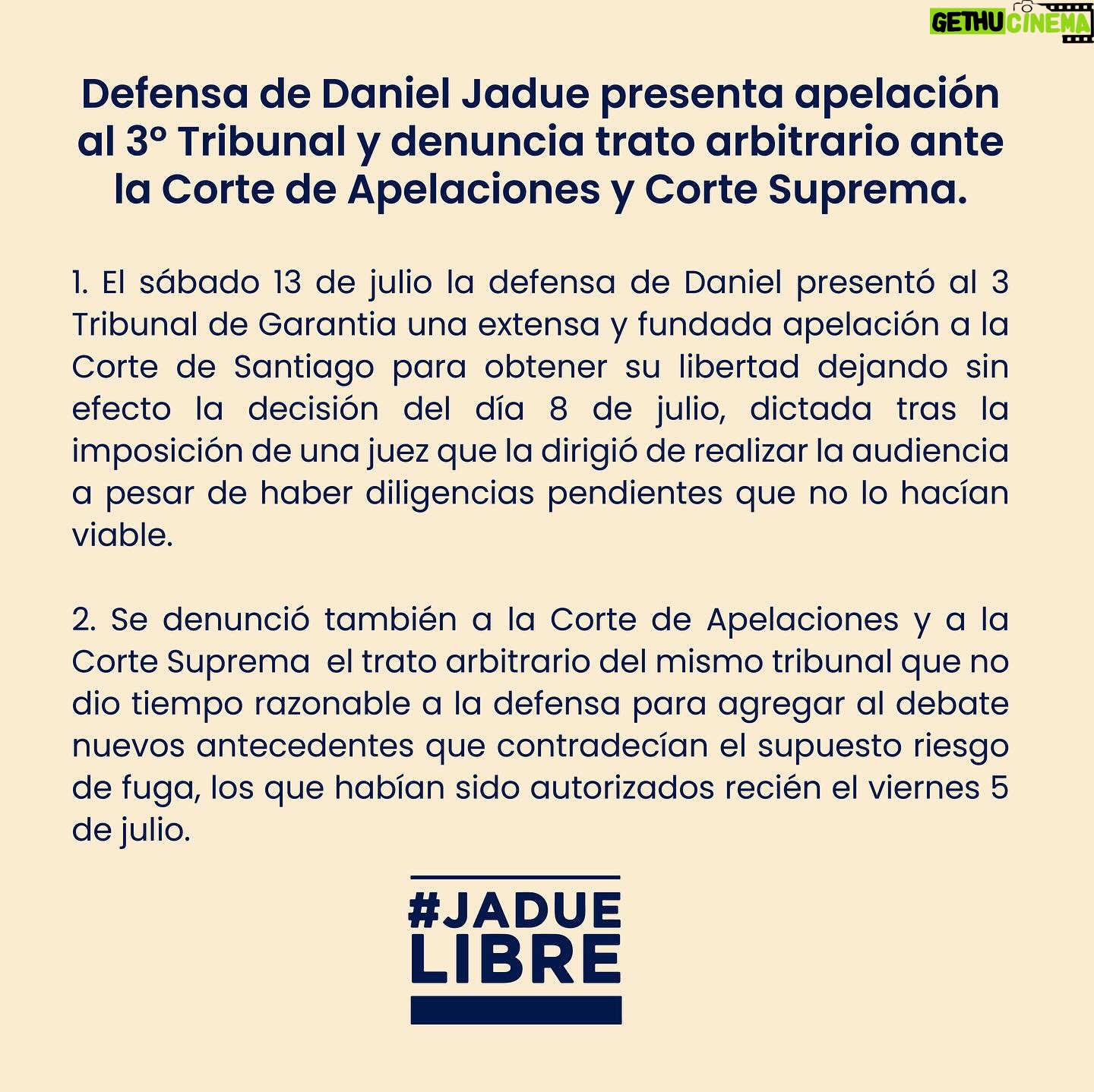 Daniel Jadue - 4.4K Likes - 🔵 Comunicado: Defensa de Daniel Jadue presenta apelación al 3 Tribunal de Santiago, y denuncia trato arbitrario ante la Corte de Apelaciones y Corte Suprema. (15-07-24) #JadueLibre #JusticiaparaJadue
1. El sábado 13 de julio la defensa de Daniel presentó al 3 Tribunal de Garantia una extensa y fundada apelación a la Corte de Santiago para obtener su libertad dejando sin efecto la decisión del día 8 de julio, dictada tras la imposición de una juez que la dirigió de realizar la audiencia a pesar de haber diligencias pendientes que no lo hacían viable.
2. Se denunció también a la Corte de Apelaciones y a la Corte Suprema el trato arbitrario del mismo tribunal que no dio tiempo razonable a la defensa para agregar al debate nuevos antecedentes que contradecían el supuesto riesgo de fuga, los que habían sido autorizados recién el viernes 5 de julio.
3. Se exponen todos los antecedentes y argumentos que hacen posible que Daniel salga de prisión preventiva para que pueda defenderse con eficacia, terminando con el trato excesivamente duro y desigual que viene recibiendo.
4. Esperamos que la apelación se alegue miércoles o jueves de esta semana en la Corte de Santiago, y que el recurso sea visto por jueces verdaderamente independientes, para que Daniel salga en libertad hasta ratificarse en un juicio justo su total inocencia y que no ha habido mérito para imputarle supuestos delitos que nunca cometió.
5. También esperamos que la Corte Suprema aplique sus facultades disciplinarias y correctivas para reprochar a quienes han actuado sin moderación, prudencia, distancia, ni ponderación en esta causa.