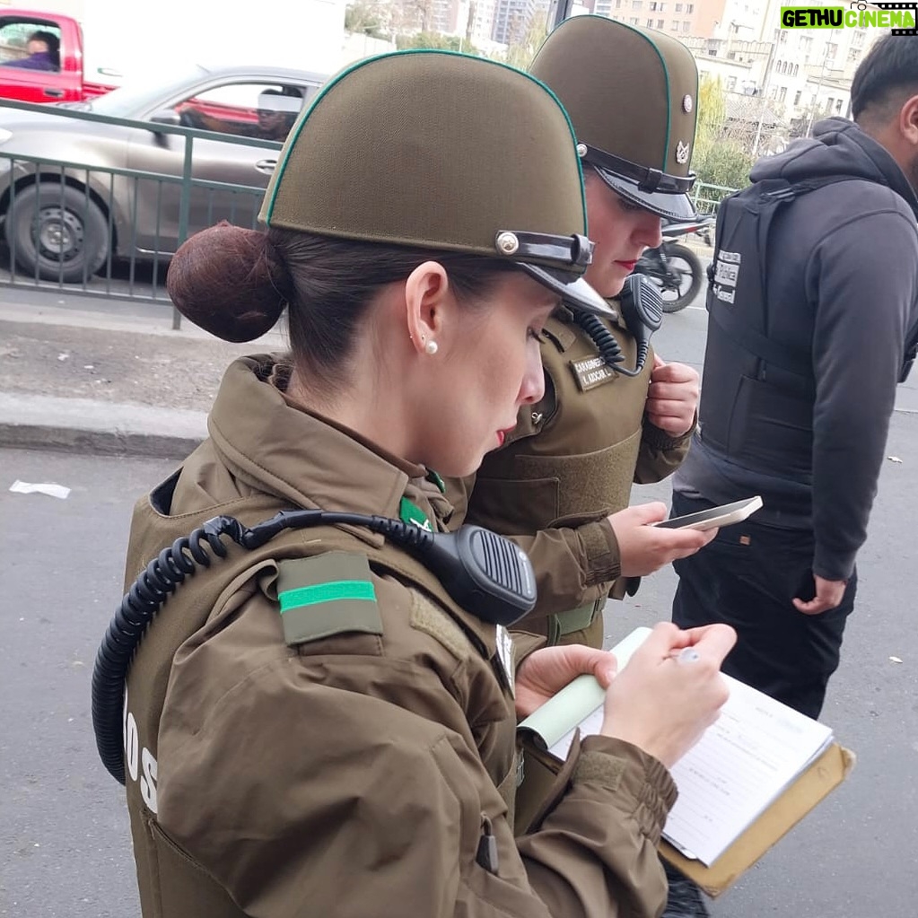 Daniel Jadue - 1.1K Likes - 🚨👮🏻♀️👮🏻El día de ayer acompañamos una fiscalización de Carabineros a vehículos en los alrededores del Mercado Tirso de Molina.
🚫 Varios fueron multados por estar estacionados en veredas y lugares no habilitados. #recoletamuchomejor‼️✨