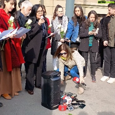Daniel Jadue - 1.3K Likes - Comité nacional e internacional Justicia para Daniel Jadue
📍 La mañana del jueves 04 de julio en la explanada de acceso a los Tribunales de Justicia, en Santiago de Chile, se efectuó el acto público de constitución de este espacio compuesto por personalidades de todo el mundo, vinculadas a las artes, la cultura, las ciencias, la política, los derechos humanos, la memoria, entre varias otras áreas del acontecer social.
✅ Resulta sumamente relevante denunciar y exponer el lawfare del cual ha sido víctima el alcalde de Recoleta @danieljaduejadue
✅ A continuar replicando acciones valientes y justas a lo largo del territorio nacional e internacional. No solamente en apoyo a Daniel, sino que también para hacer frente a la avanzada fascista que hoy vemos en diversos lugares del planeta.