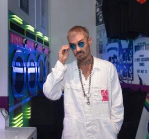 Daniel Johns Instagram - Last day signing vinyl at Past, Present & FutureNever today. I’ll be in Sud City from 10am-1pm.

Thanks to everyone who has come out the last couple of days. Feeling the love 💕 

Due to overwhelming demand, we have extended the exhibition with new dates coming shortly x

📸- @aaronwhite_photography 

🫧🫧🫧🫧
