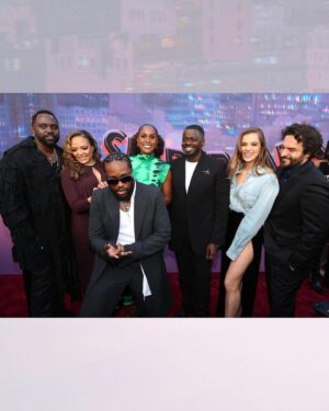 Daniel Kaluuya Instagram - Spiderversin it 

Love to everyone who pulled up to all the screenings and premieres. You guys make this what this is. 

Salute to all the incredible animators who killed it. 

Hope you guys enjoy the movie 

🤘🏿

🕸️

🌍