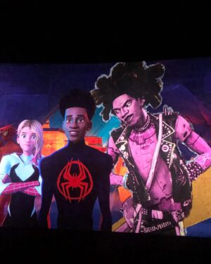 Daniel Kaluuya Instagram - Spiderversin it 

Love to everyone who pulled up to all the screenings and premieres. You guys make this what this is. 

Salute to all the incredible animators who killed it. 

Hope you guys enjoy the movie 

🤘🏿

🕸️

🌍