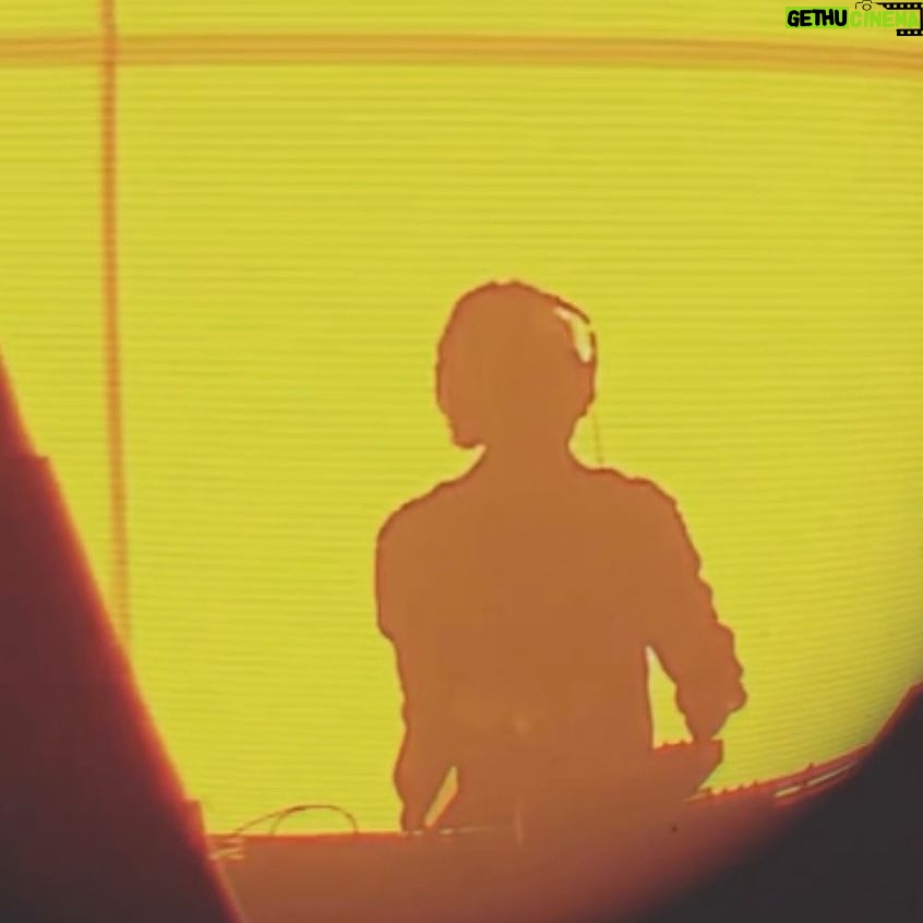 Daniel Lopatin - 3.2K Likes - @levitation I tried to take the name of the festival seriously
Thank you Austin, I love your city
& thx @angel.fuel for this video pic
xod