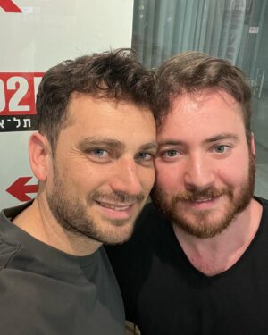 Daniel Moreshset Instagram - פודקאסט #המניפה פרק 11 עם יקירי דניאל מורשת. בשיחה שיש בה גם מלא אהבה וגם דיבייט מכבד על מיקום הזהות הלהט״בית במרחב הפוליטי. אפשר גם וגם! האזינו כי כדאי. לינק בביו. 
@dmoreshet 
@102fm 
@tlv_lgbtq_center