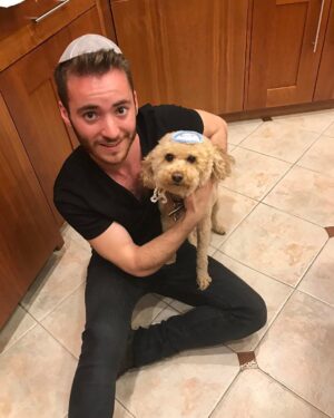 Daniel Moreshset Instagram - מתכונן לפעולה הראשונה שלו בבני עקיבהאו 🐶