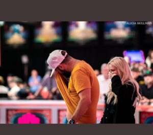 Daniel Negreanu Instagram - WOW, what a night! @dnegspoker finally got that 7th bracelet we all knew was coming. The 50k PPC is THE EVENT he wanted to win and he did it.

I saw a lot of people tear up last night and it just proves how many people are true fans. Core memory, right here. 🥺

I love you. ❤️ 

📸: @enriquemphoto 
@pokergo 
@wsop 
@ggpoker