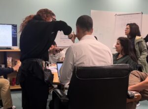 Daniel Oliveira Instagram - Termina hoje a maratona de especiais de @istoegozarcomquemtrabalha_sic. Foram três semanas de produção diária e intensiva, em que o Ricardo e toda a equipa voltaram a oferecer um trabalho de excelência, com uma notável capacidade de resposta à atualidade, nalguns casos com os factos a decorrerem em simultâneo com o programa. Com qualidade, criatividade e originalidade, esta gente mostrou mais uma vez porque é que, parecendo tão simples, mais ninguém consegue fazer igual. Hoje a seguir ao Jornal da Noite, na @sicoficial