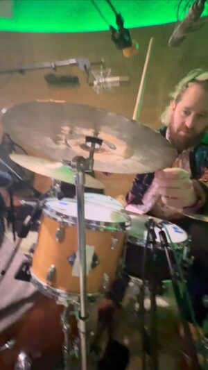 Daniel Platzman Instagram - PLATZ BEATS:
Experimenting with plug-ins to create a cinematic sound. Headphones recommended 🎧