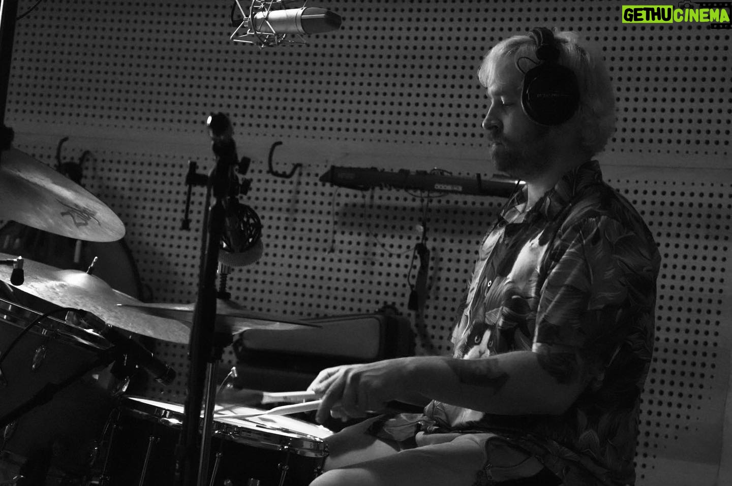 Daniel Platzman - 4.5K Likes - I can still use brushes!
Photo by @jugglinjen
Edit by @jonesjazz