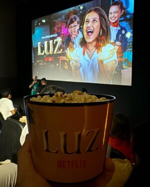 Daniel Rocha Instagram - Um pouco desse dia mais que especial…de reencontros, muita emoção e ansiedade para o lançamento desse projeto que é um sonho de todos desse elenco incrível. ✨⭐️

LUZ estreia dia 7 de fevereiro na @netflixbrasil