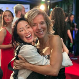 Daniela Galli Instagram - do lançamento de “How to be a Carioca” no @festivaldorio , que é sempre um oásis cultural. Parabéns, @ildasan !
A série tá bonita, divertida e sensível, e estréia dia 18 agora na Star . Direção artística de @carloshsaldanha , direção geral de @joanamariani , roteiro de Rodrigo Nogueira, com @seujorge e um super elenco brasileiro e internacional.
.
.
.
@starplusbr @merlejerome #howtobeacarioca
