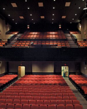 Daniela Galli Instagram - E lá vamos nós pros EUA de novo: eu e Nannerl. Dessa vez, pra apresentar “The Other Mozart” no histórico “Knickerbocker Theatre” em Michigan. Tá bonita essa estrada que conecta tempos... e traz luz pra histórias esquecidas, escondidas.
.
Nannerl and I hit the road again… this time to perform “The Other Mozart” at the historical “Knickerbocker Theatre” in Michigan. It’s been a beautiful path of connecting times and bringing light to this forgotten story.
.
📷 @pedrojardimdemattos