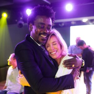 Daniela Galli Instagram - Que ele é talentosíssimo, todo mundo já sabe. Mas ele é também tudo o que transborda nessas imagens (valeu pelo registro @andrehawk )... Jorge é pura luz, carisma, integridade, parceria, generosidade, humildade. Sorte de quem cruza com ele (e eu tive esse privilégio).
Francisco não é menos. Sorte de quem cruza com ele (e Carmella teve esse privilégio).
.
Já assistiu #HowToBeACarioca na @starplusbr ? Estamos no ep 6, “Rio de Janeiro”.
.
Direção dos incríveis @carloshsaldanha @joanamariani @renesampaiocinema