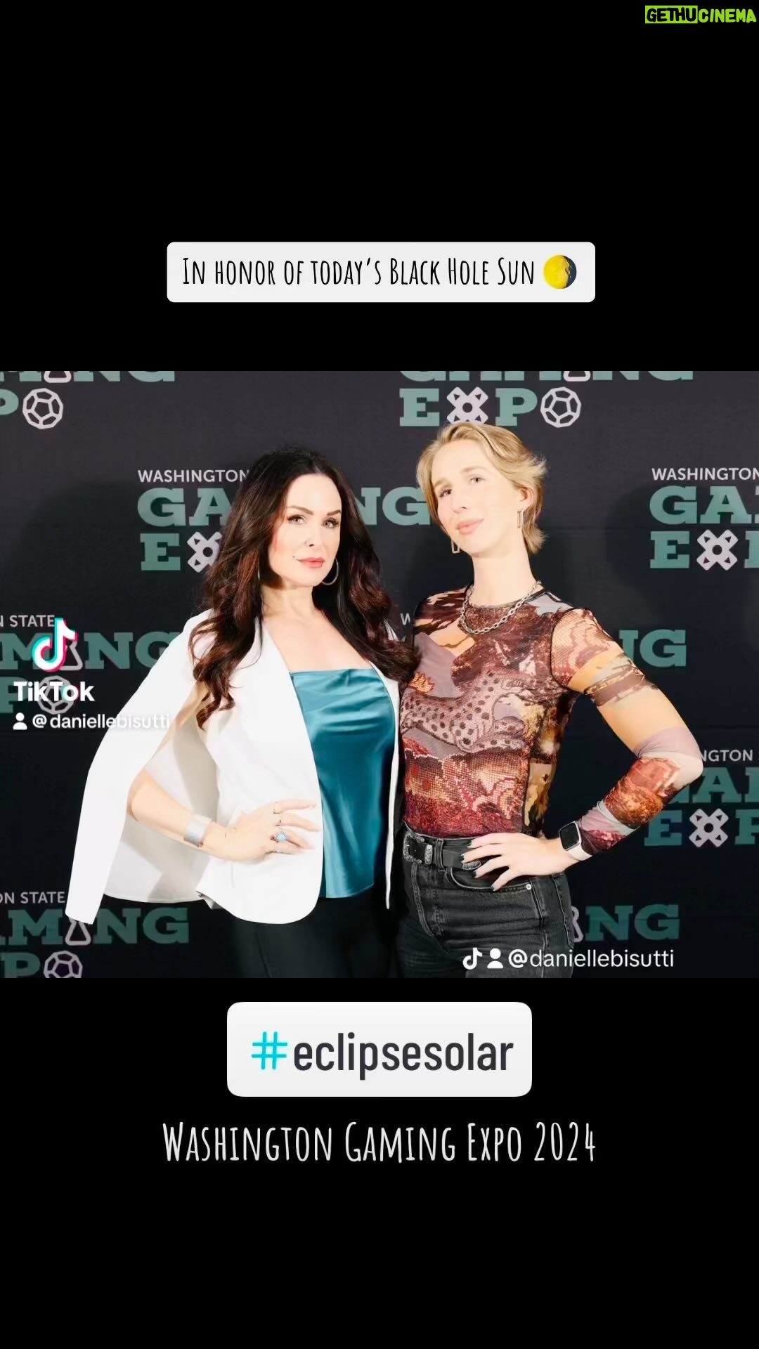Danielle Bisutti - 1.4K Likes - In honor of today’s Black Hole Sun 🌖 highlights from Washington Gaming Expo.
@lilysilk 👕 @azazieofficial 🧥 @wagamingexpo @celebritytalentbooking #solareclipse #eclipse #blackholesun 🖤#godofwar #freya