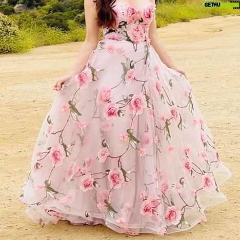 Danielle Bisutti - 3.2K Likes - That pink dress I wore the day I left L.A.
runwaymagazineofficial @iconpr
#FreyaFriday #Pink #CoverGirl 🌸