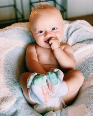 Danielle Demski Instagram - This sweet little face brightened up my Monday morning. Hope he does the same for you❤️💃👶🏼 #mondaymotivation
.
.
.
.
.
#babyboy #momlife #braydendavid #smile #blueeyes #6monthsoldbaby #love #mondaymood