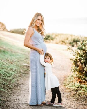 Danielle Demski Instagram - Popping belly buttons instead of champagne bottles this year!🍾🤰💞👶
.
We’ve been keeping some news close to our hearts for the last few months and now we are beyond excited to share with everyone that we’ll be adding a new addition to our family in the new year! 2020 is going to be big for us! Ashlyn’s looking forward to becoming a big sister while mom and dad are trying to enjoy the calm before the...Baby😉
.
.
#knockedup #babynumber2 #pregnant #bumpday #family #love #momlife #newyears2020