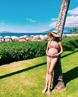 Danielle Demski Instagram - Baby mooning🌙 🍼👶
.
It was almost 4 years ago when we traveled to Greece for our first baby moon...still one of my favorite trips! This time we picked something a bit closer and more kid friendly for our last family trip as a threesome. Maui was the perfect spot! Where did you go on your baby moon??✈️❤️
.
.
#babymoon #babybump #maui #travel #hawaii #momlife #beachlife #agreewaldorf