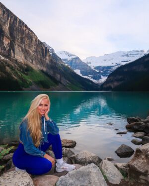 Danielle Moinet Instagram - Another one to tick off the bucketlist ✔️ Swipe thru & lemme know who did Lake Louise better…..👀