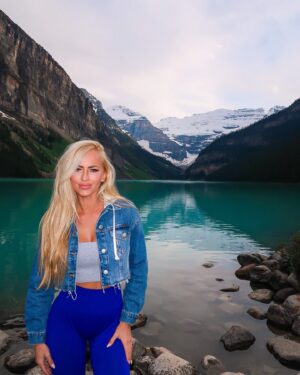 Danielle Moinet Instagram - Another one to tick off the bucketlist ✔️ Swipe thru & lemme know who did Lake Louise better…..👀