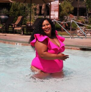 Danielle Perez Instagram - on wednesdays we wear pink 🌊👙🌴 It’s still summer in LA, check out my September shows 😎

✨ 9/17 @thirdwheel.hollywood 
⚡️ 9/18 @precinctdtla 
💫 9/20 @elcidsunset 
✨ 9/23 @saraschaefer1 Haha Hole
⚡️ 9/24 @jaminthevan 
💫9/25 @freshfishcomedy 
✨ 9/30 @brownishlive 

🎟🎟🎟
link in bio

📸 @gianzeperez
👙 @eloquii