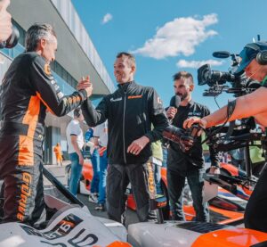 Daniil Kvyat Instagram - Приятно осозновать, что международный опыт на топ уровне мы применили у нас и надеемся что это даст толчок для развития российкого автоспорта в целом

#win #gdrive