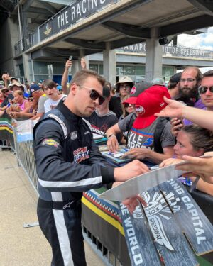 Daniil Kvyat Instagram - NASCAR debut: ✅ 

What a race! Happy with my first ever experience in NASCAR. Basically started driving directly in the race, which was quite a ride!😄 Some nice battles, lot of laps completed, and improving with each of them in a brand new car for me. Loved it! / Очень рад положенному началу в Наскар, проехал много кругов и в каждом из них осваивался к совсем новой для меня технике! 👌🏼